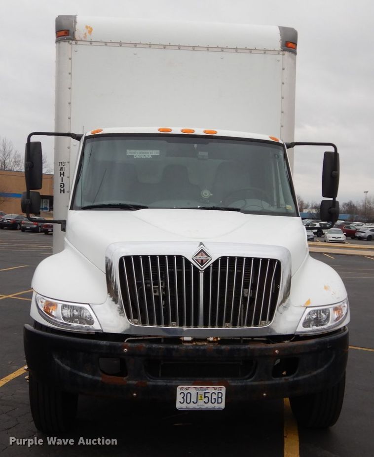 image for item GC9499 2004 International 4300 box truck