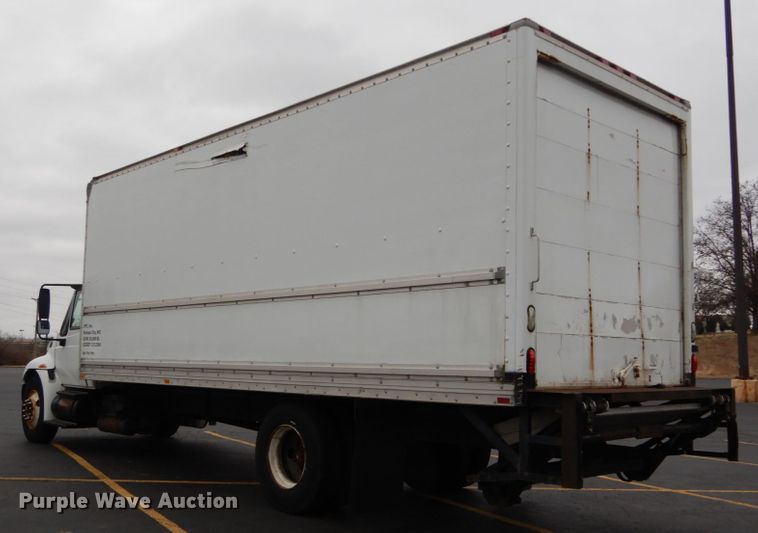 image for item GC9499 2004 International 4300 box truck