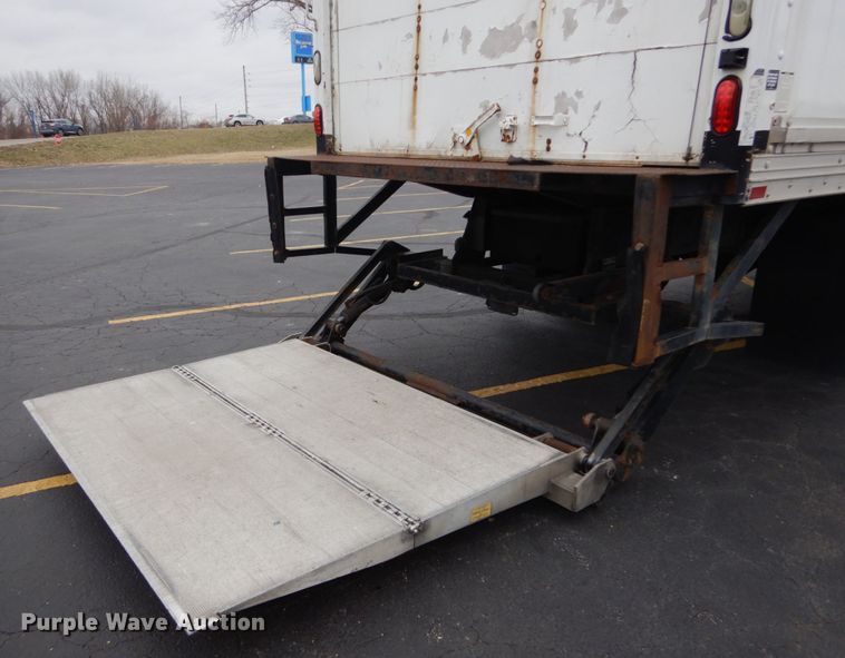 image for item GC9499 2004 International 4300 box truck