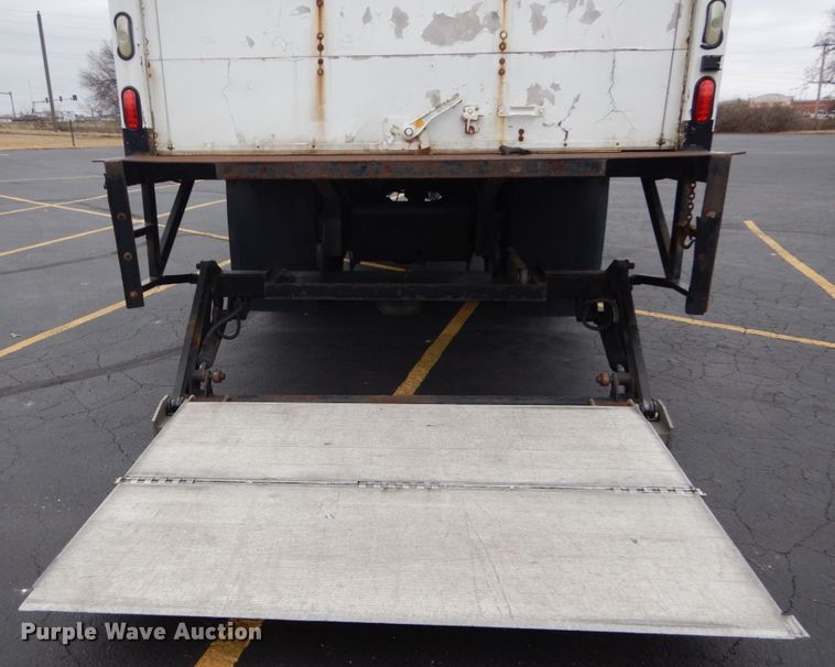 image for item GC9499 2004 International 4300 box truck