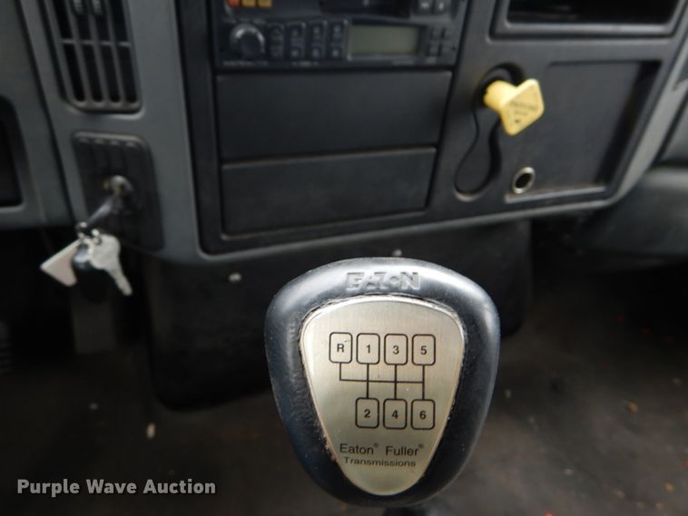 image for item GC9499 2004 International 4300 box truck