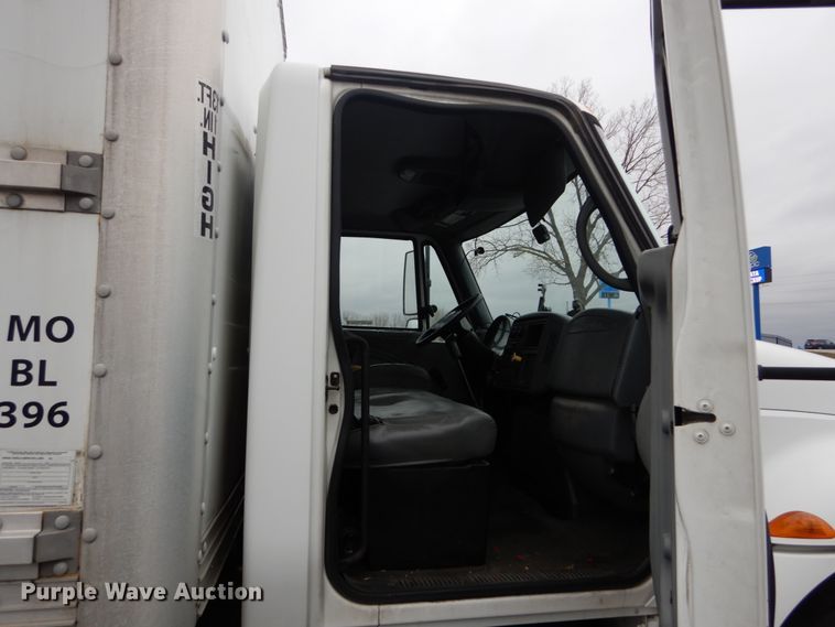 image for item GC9499 2004 International 4300 box truck