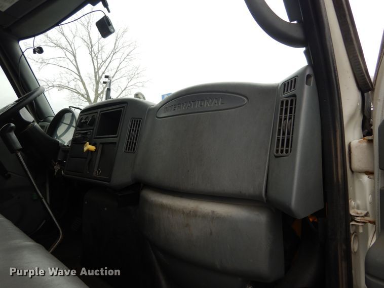 image for item GC9499 2004 International 4300 box truck