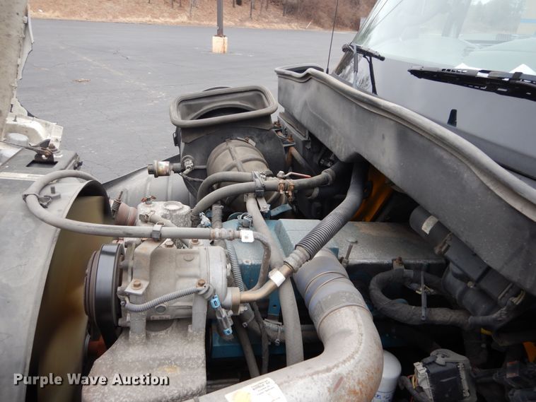 image for item GC9499 2004 International 4300 box truck