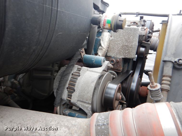 image for item GC9499 2004 International 4300 box truck