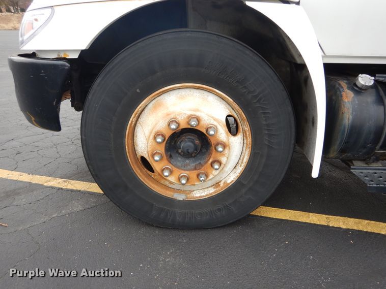 image for item GC9499 2004 International 4300 box truck