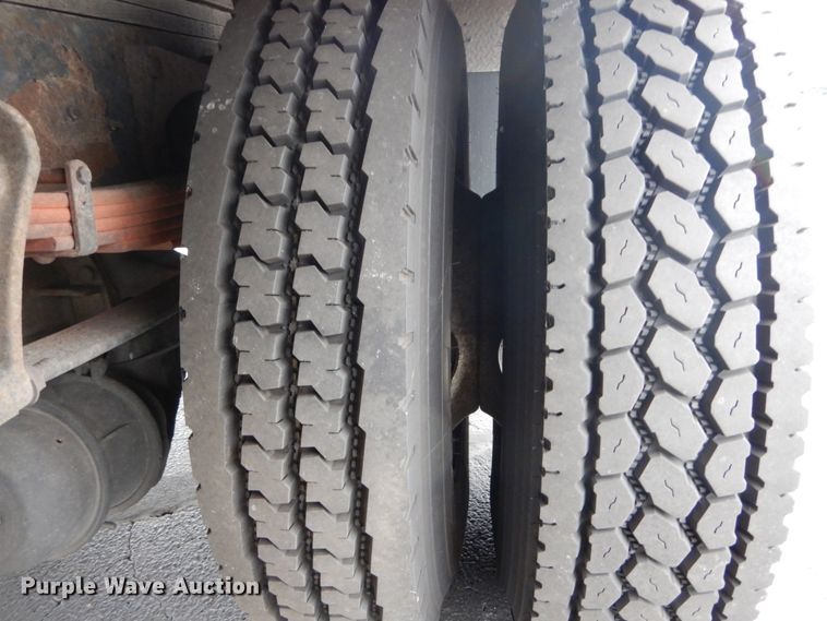 image for item GC9499 2004 International 4300 box truck