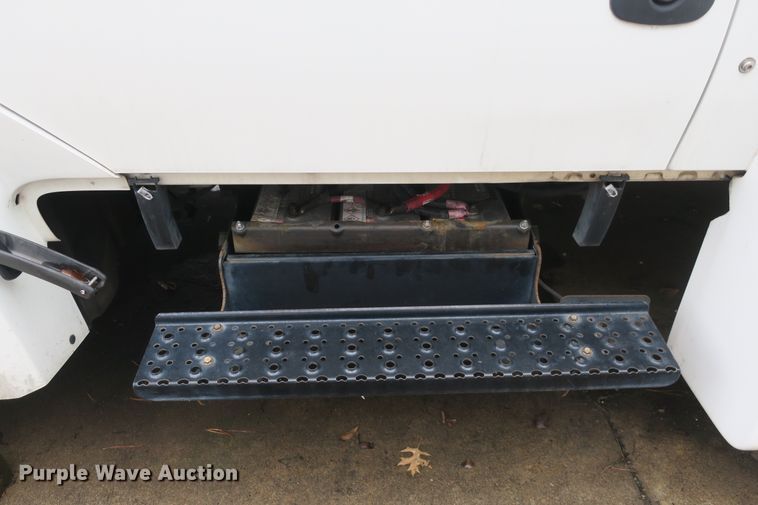 image for item DB10045 2013 International Starcraft bus