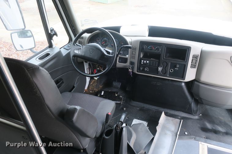 image for item DB10045 2013 International Starcraft bus