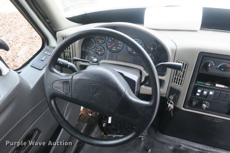 image for item DB10045 2013 International Starcraft bus