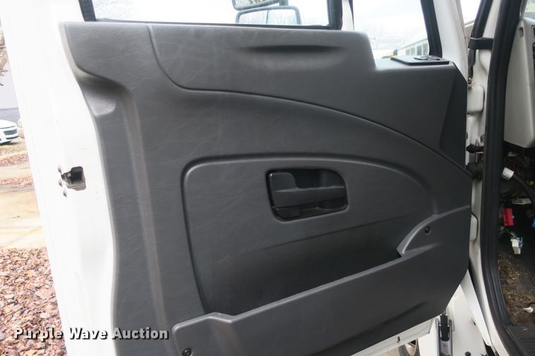 image for item DB10045 2013 International Starcraft bus