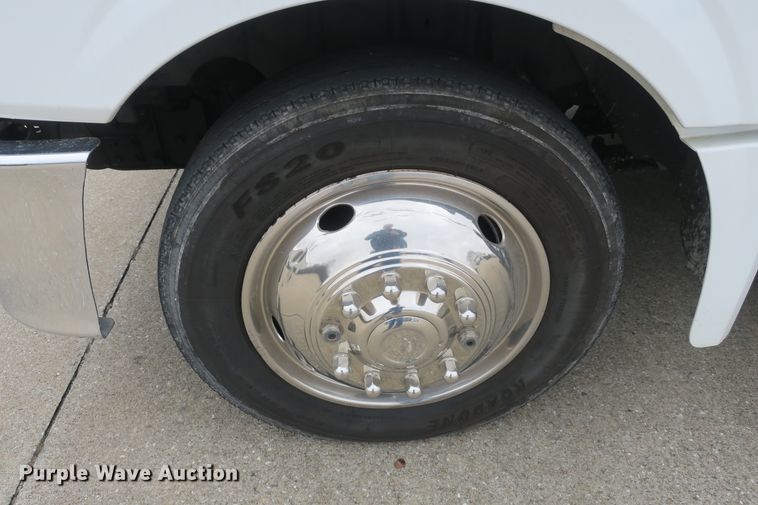 image for item DB10046 2013 International Starcraft bus