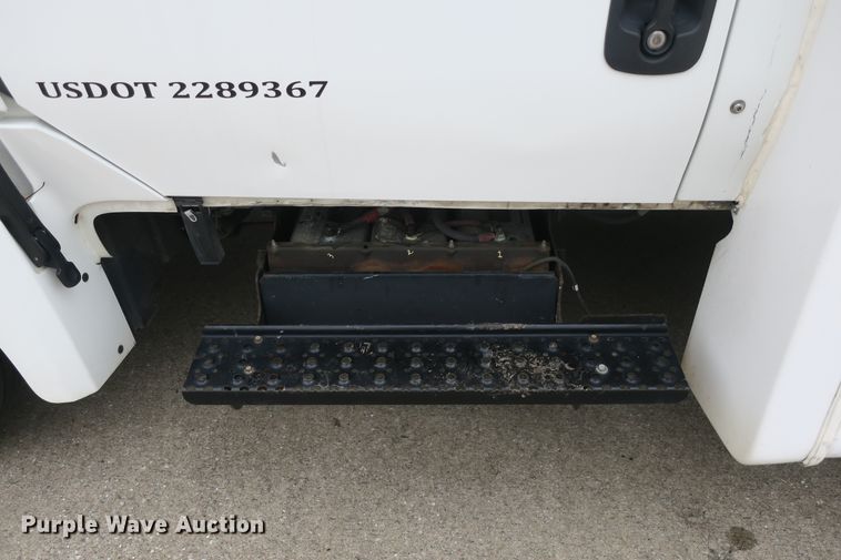 image for item DB10046 2013 International Starcraft bus