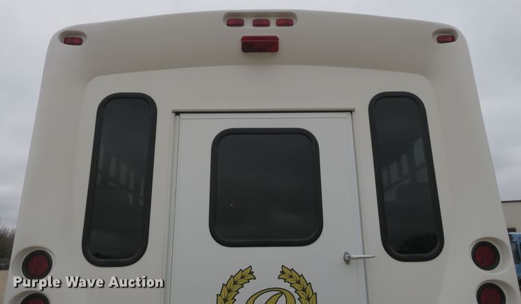 image for item DB10046 2013 International Starcraft bus