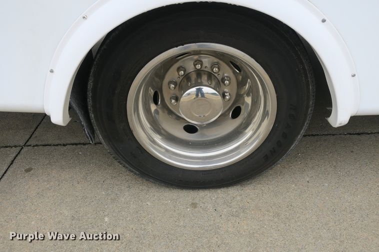 image for item DB10046 2013 International Starcraft bus