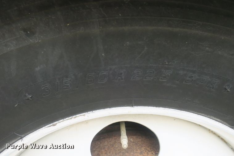 image for item DB10047 2001 Gillig coach bus