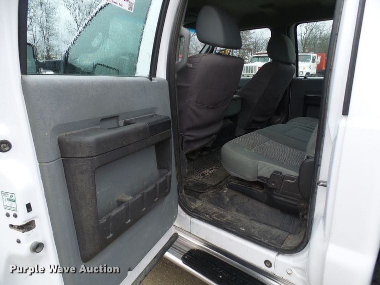 image for item DD1953 2011 Ford F350 Super Duty Crew Cab pickup truck