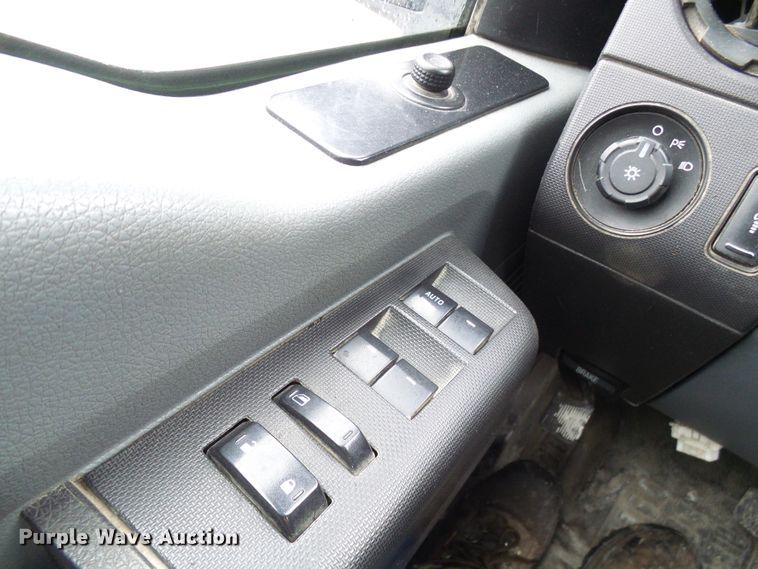 image for item DD1953 2011 Ford F350 Super Duty Crew Cab pickup truck