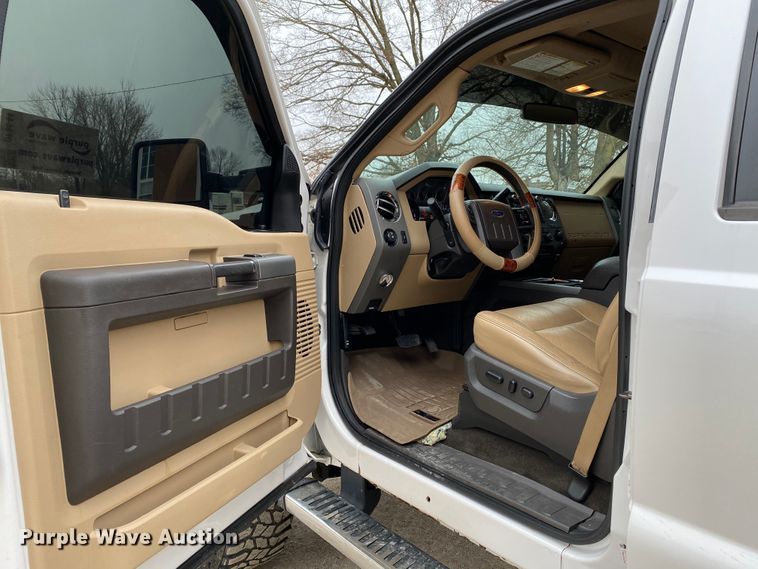 image for item DF6644 2012 Ford F250 Super Duty Crew Cab pickup truck