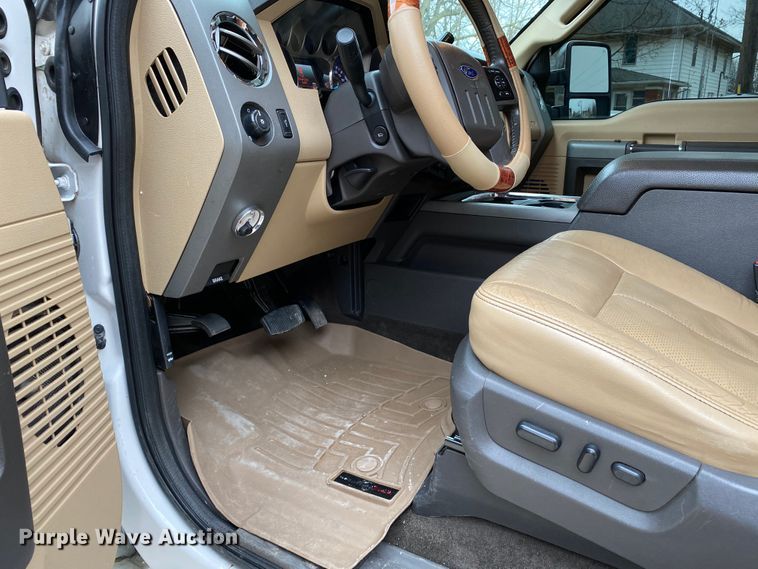 image for item DF6644 2012 Ford F250 Super Duty Crew Cab pickup truck