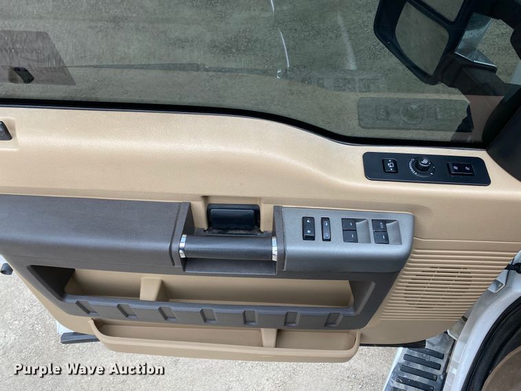 image for item DF6644 2012 Ford F250 Super Duty Crew Cab pickup truck