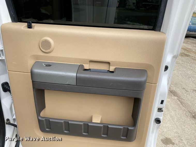 image for item DF6644 2012 Ford F250 Super Duty Crew Cab pickup truck