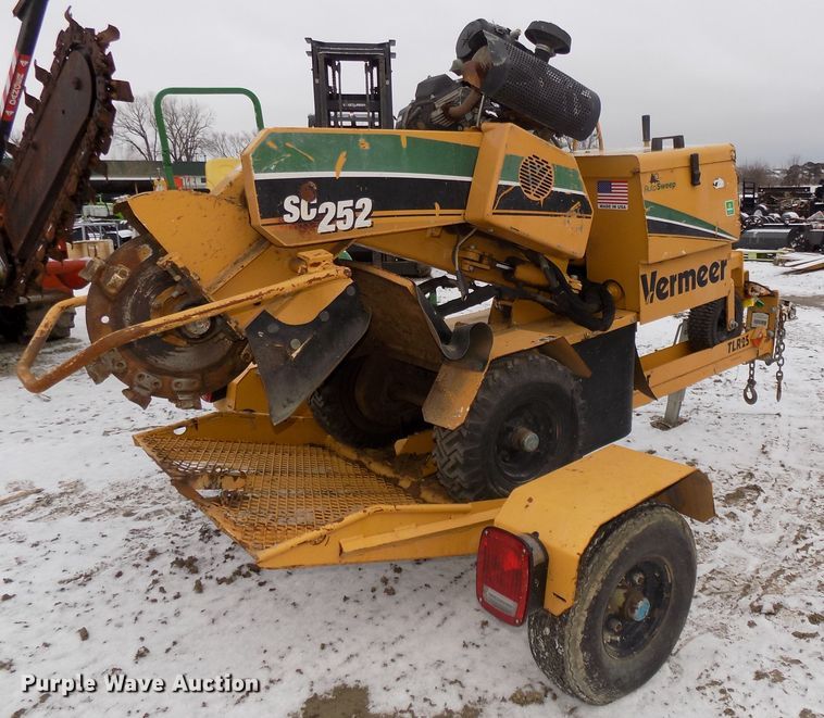 image for item DG2512 2012 Vermeer SC252 stump grinder with trailer