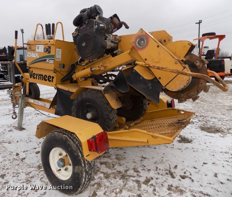 image for item DG2512 2012 Vermeer SC252 stump grinder with trailer