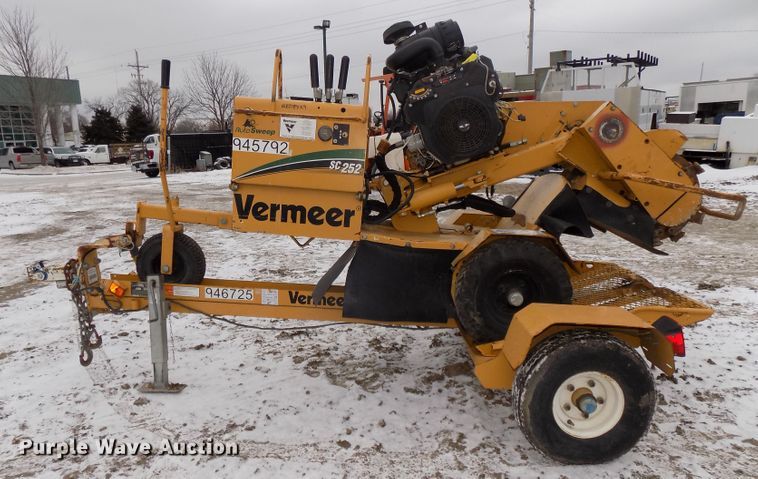 image for item DG2512 2012 Vermeer SC252 stump grinder with trailer
