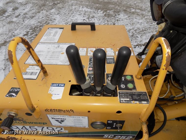 image for item DG2512 2012 Vermeer SC252 stump grinder with trailer