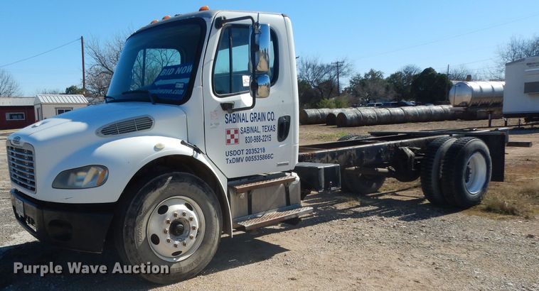 image for item DH2263 2007 Freightliner Business Class M2 truck cab and chassis