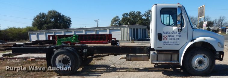 image for item DH2263 2007 Freightliner Business Class M2 truck cab and chassis
