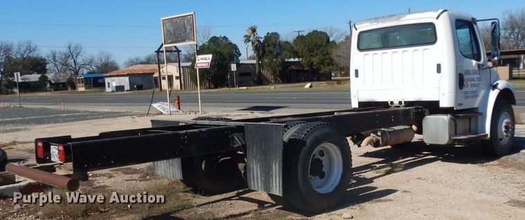 image for item DH2263 2007 Freightliner Business Class M2 truck cab and chassis