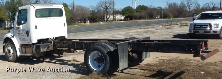 image for item DH2263 2007 Freightliner Business Class M2 truck cab and chassis