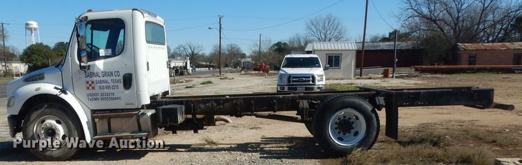 image for item DH2263 2007 Freightliner Business Class M2 truck cab and chassis