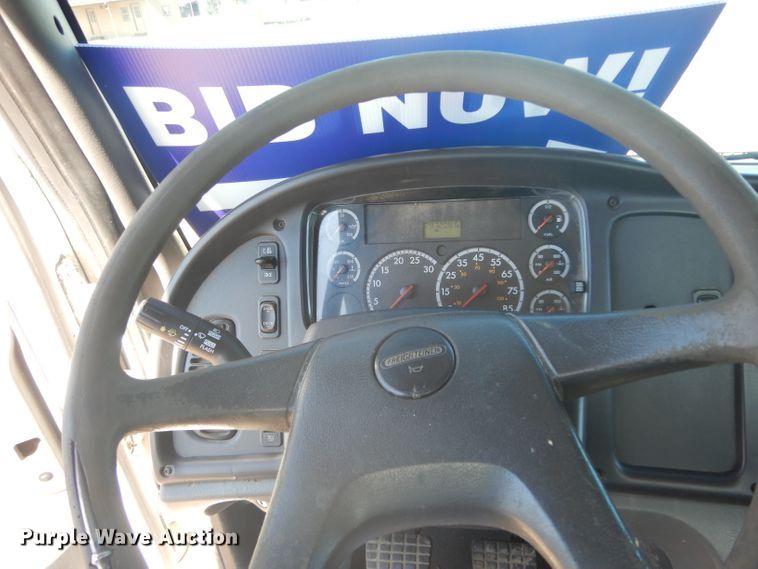 image for item DH2263 2007 Freightliner Business Class M2 truck cab and chassis