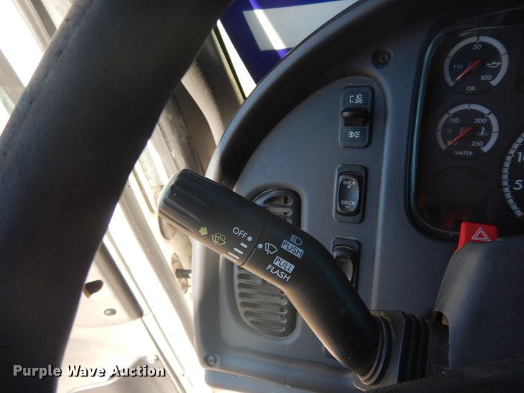 image for item DH2263 2007 Freightliner Business Class M2 truck cab and chassis