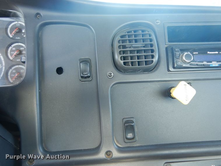 image for item DH2263 2007 Freightliner Business Class M2 truck cab and chassis