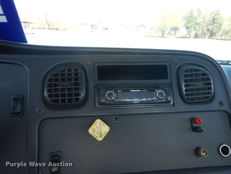 image for item DH2263 2007 Freightliner Business Class M2 truck cab and chassis