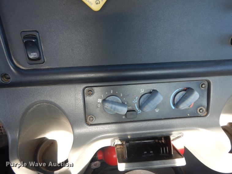 image for item DH2263 2007 Freightliner Business Class M2 truck cab and chassis