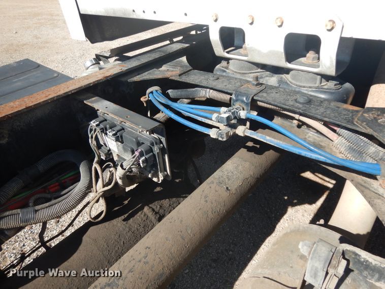 image for item DH2263 2007 Freightliner Business Class M2 truck cab and chassis