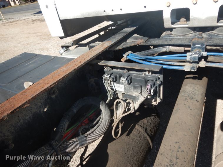 image for item DH2263 2007 Freightliner Business Class M2 truck cab and chassis