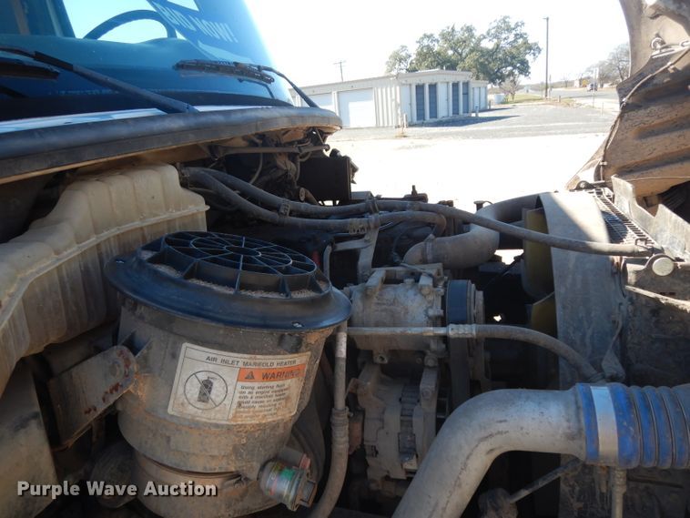 image for item DH2263 2007 Freightliner Business Class M2 truck cab and chassis