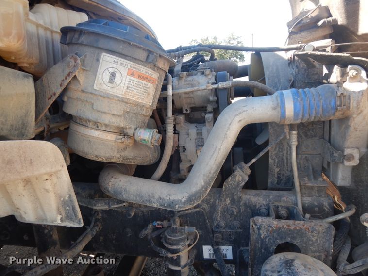 image for item DH2263 2007 Freightliner Business Class M2 truck cab and chassis