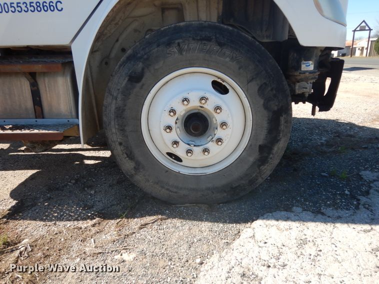 image for item DH2263 2007 Freightliner Business Class M2 truck cab and chassis