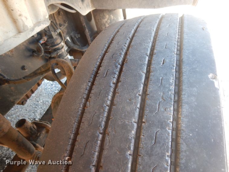 image for item DH2263 2007 Freightliner Business Class M2 truck cab and chassis