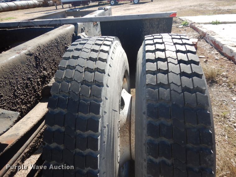 image for item DH2263 2007 Freightliner Business Class M2 truck cab and chassis