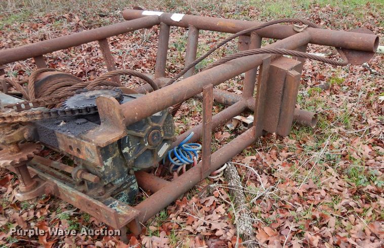 image for item DH2286 Headache rack with winch