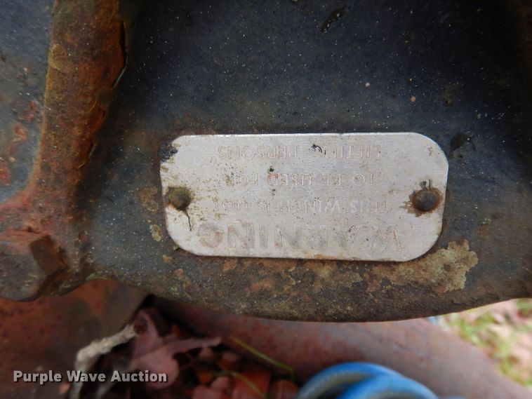 image for item DH2286 Headache rack with winch