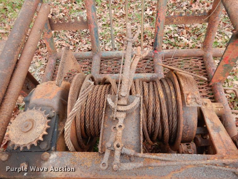 image for item DH2289 Headache rack with winch